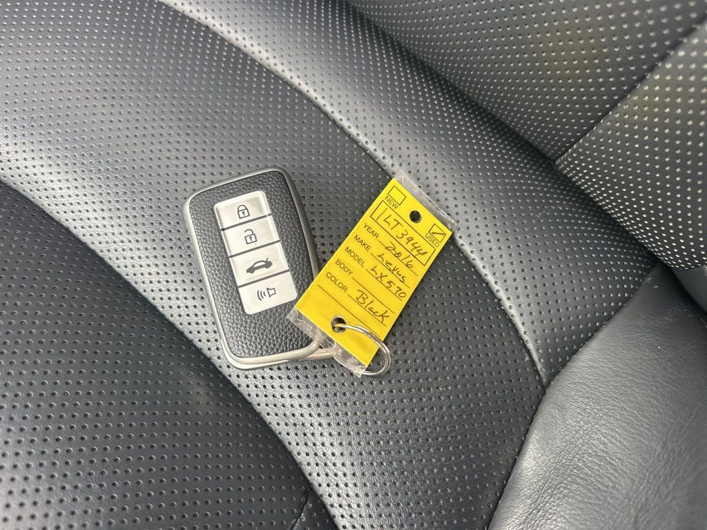 Used 2016 Lexus LX 570 4WD image 37