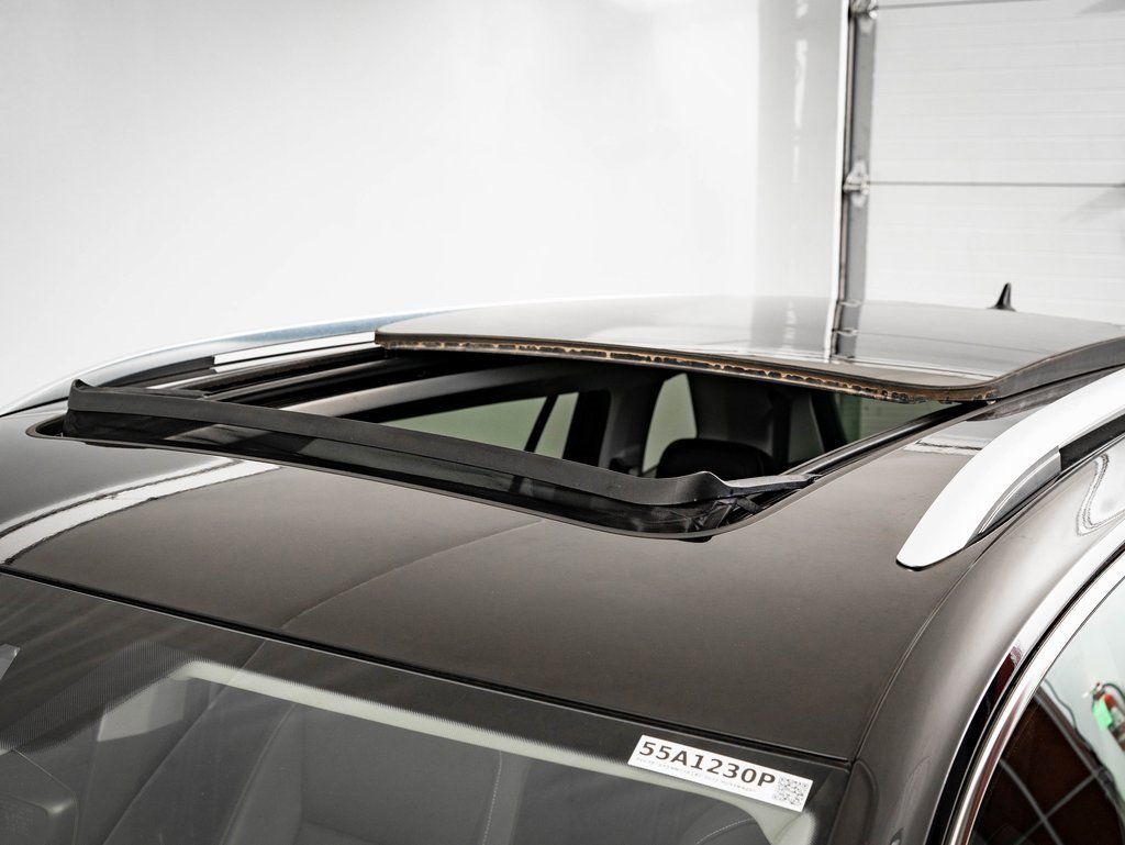 Used 2022 Volkswagen Tiguan SE w/ Panoramic Sunroof Package image 14