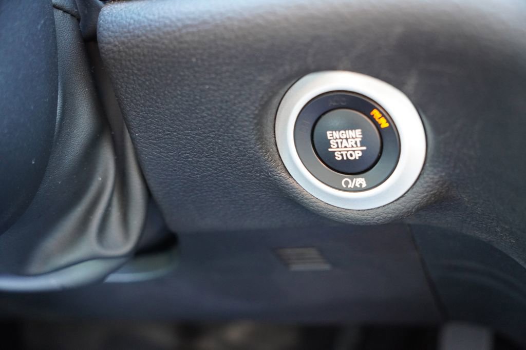 Used 2025 Chrysler Pacifica Limited image 33