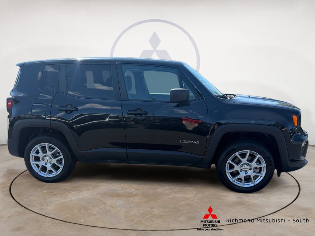 Used 2023 Jeep Renegade Latitude AWD/4WD image 2