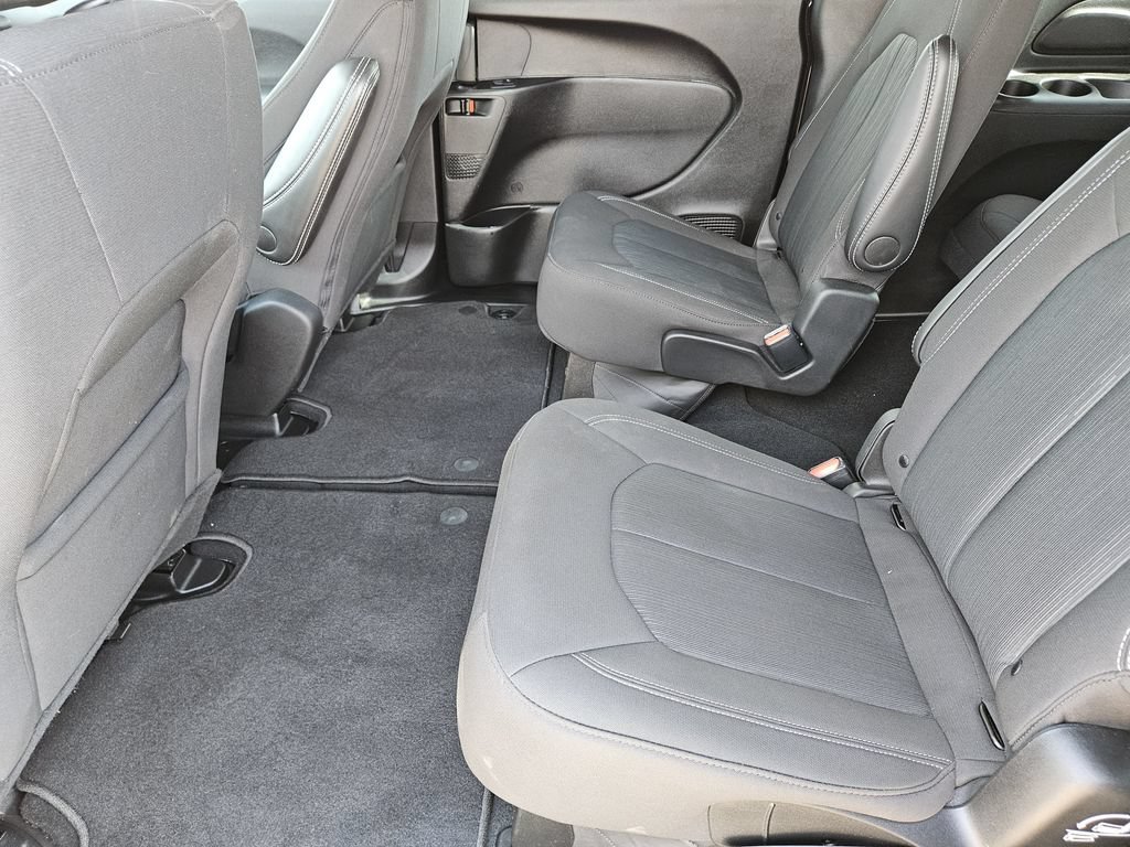 Used 2024 Chrysler Pacifica Touring FWD image 34
