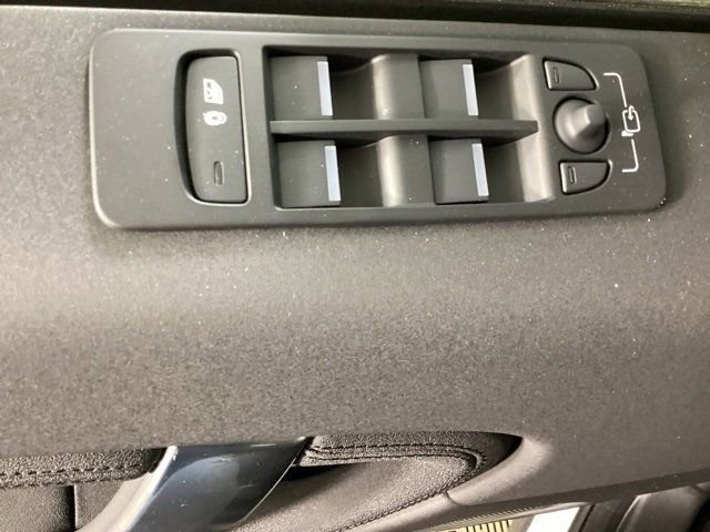 Used 2025 Land Rover Discovery Sport S image 26