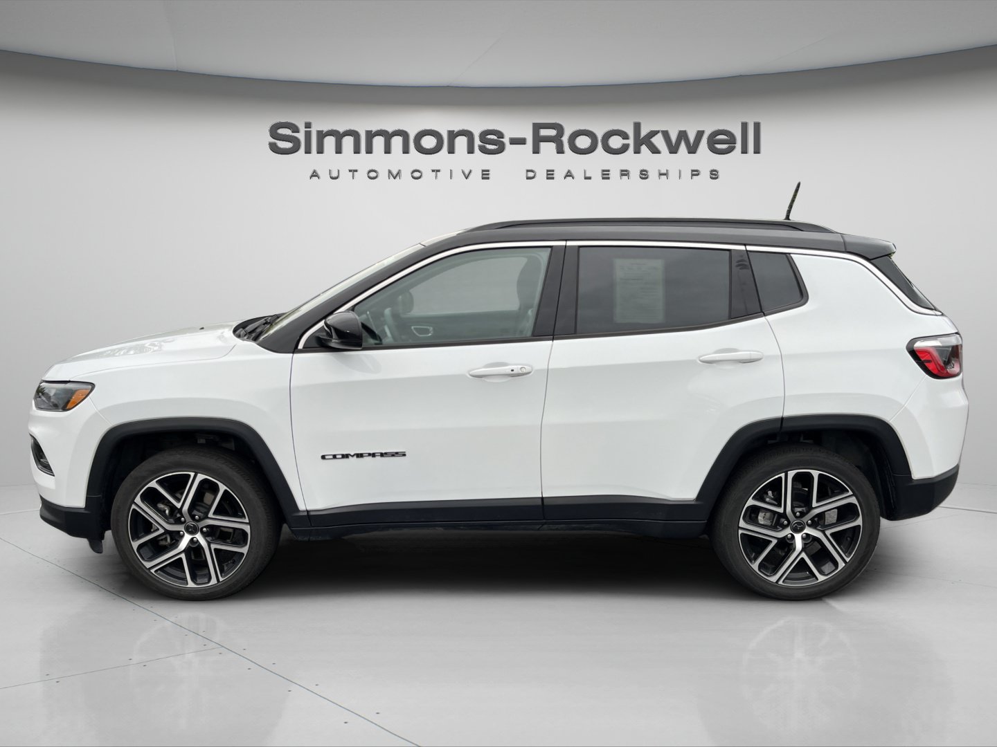 Used 2025 Jeep Compass Limited AWD/4WD image 2