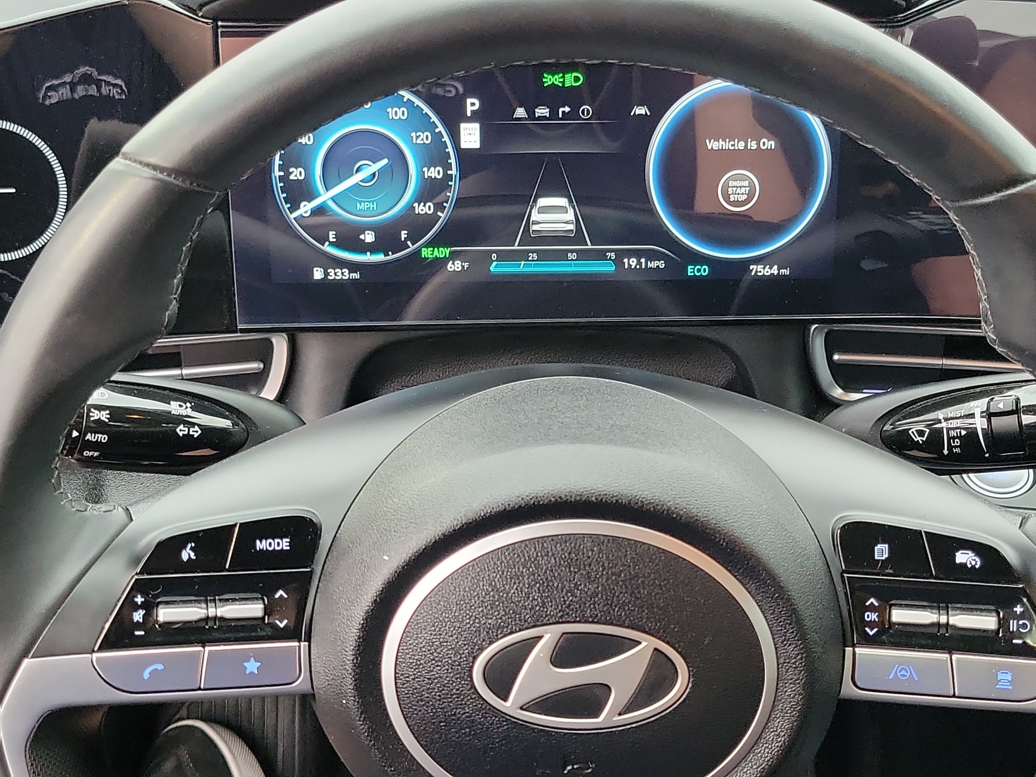 Certified 2025 Hyundai Elantra Limited FWD image 10