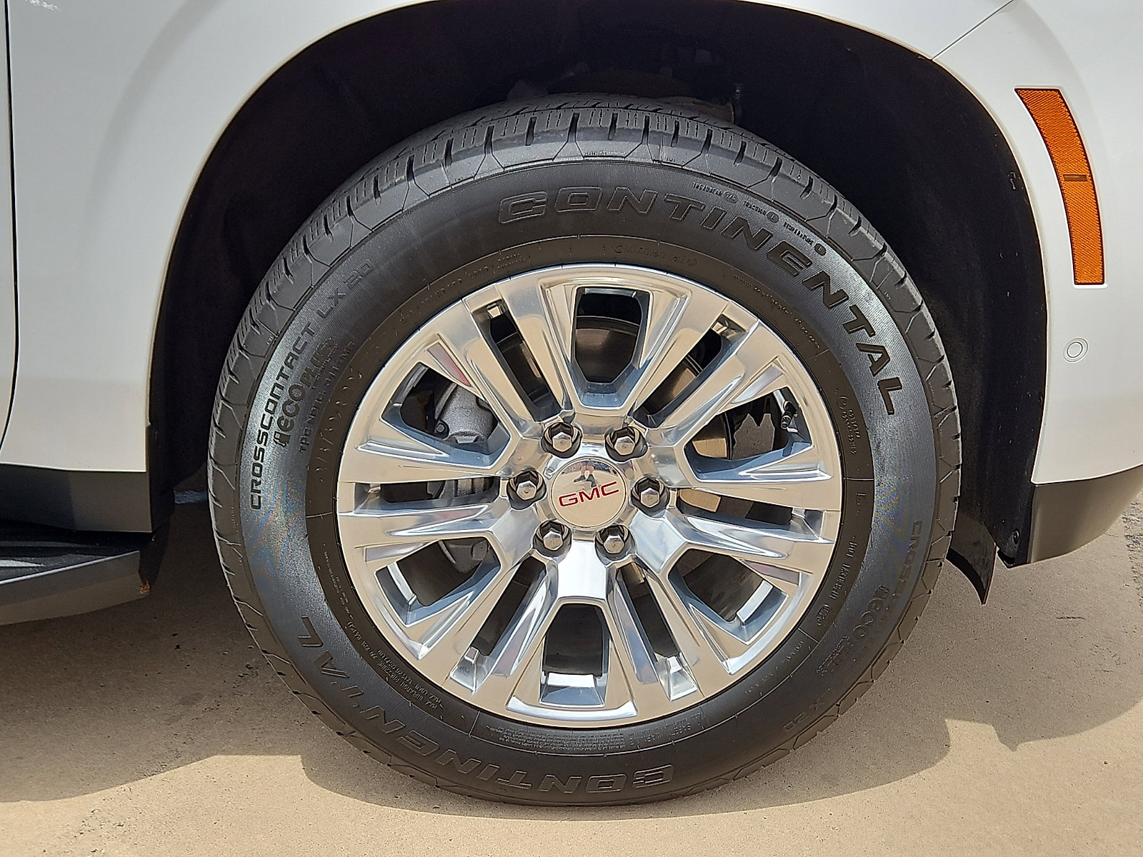 Used 2025 GMC Yukon Denali AWD/4WD image 5