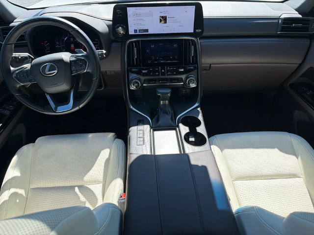 Used 2024 Lexus LX 600 4WD w/ Luxury Package image 25