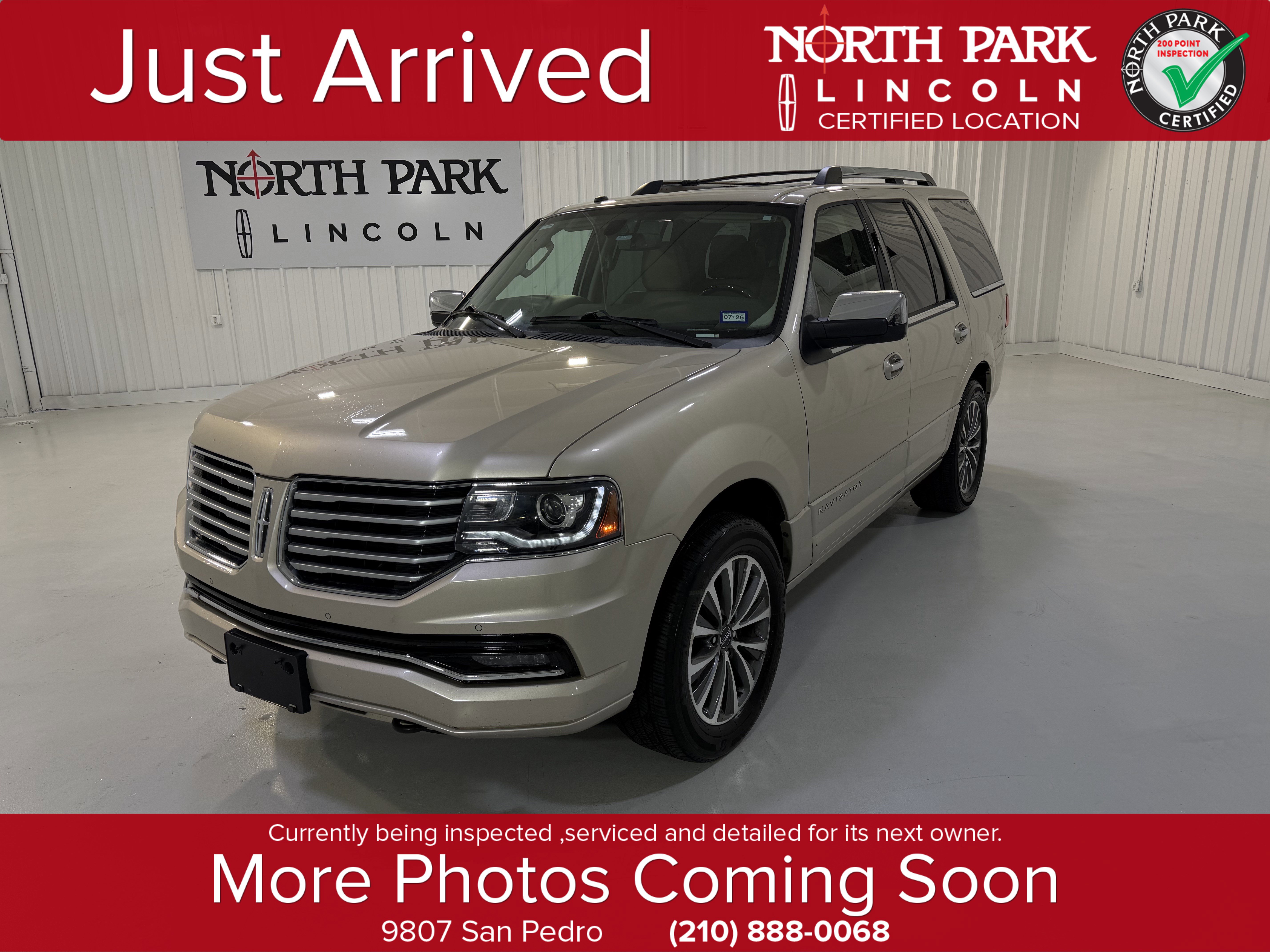 Used 2017 Lincoln Navigator Select RWD image 1