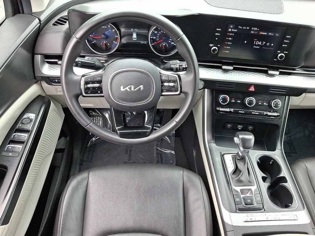 Used 2024 Kia Carnival LX FWD image 12
