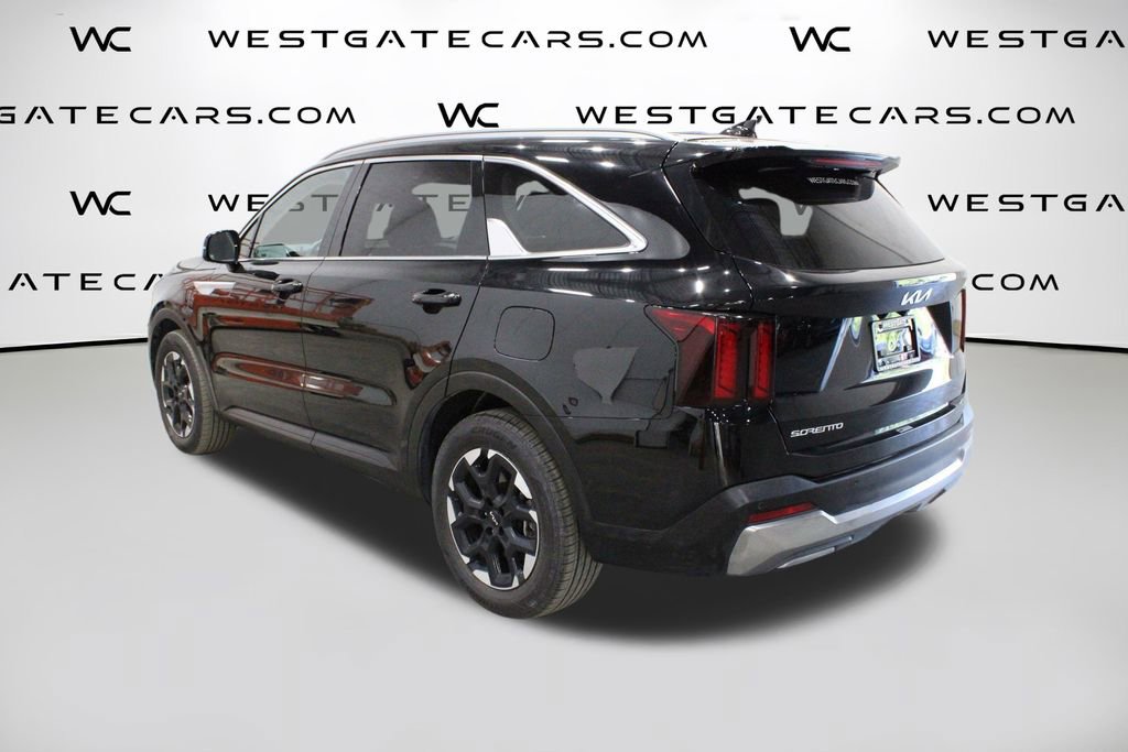 Used 2024 Kia Sorento S image 5