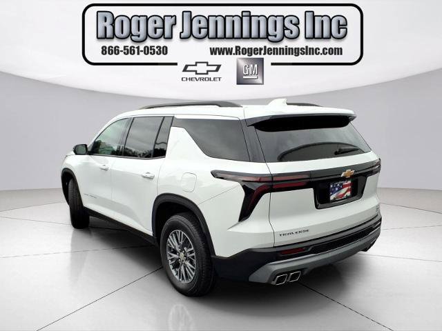 Used 2025 Chevrolet Traverse LT w/ Driver Confidence Package FWD image 3