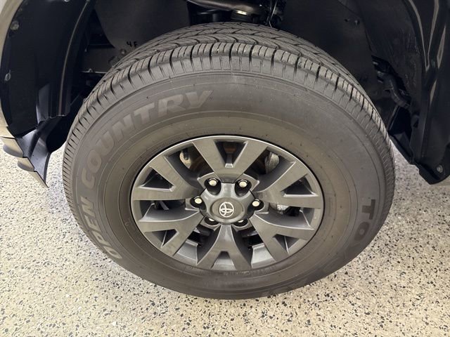 Used 2022 Toyota Tacoma SR5 w/ Technology Package RWD image 3