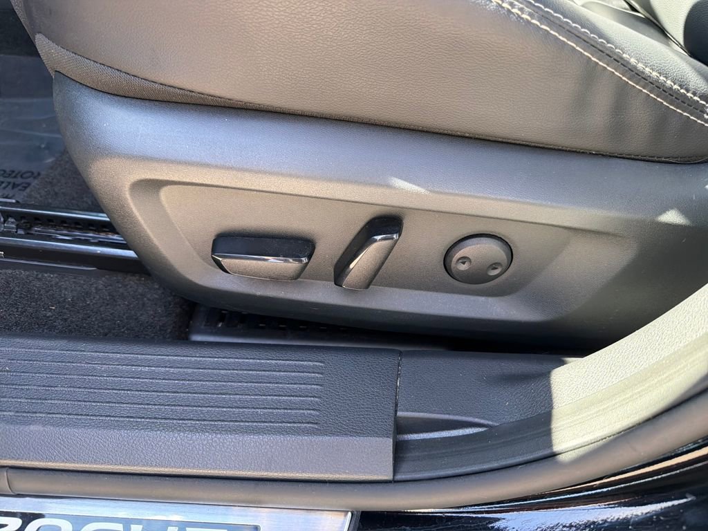 Used 2023 Nissan Rogue SL w/ SL Premium Package image 16