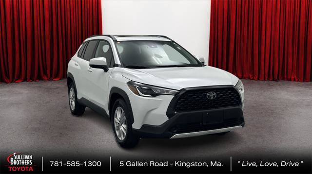 Certified 2022 Toyota Corolla Cross LE image 3