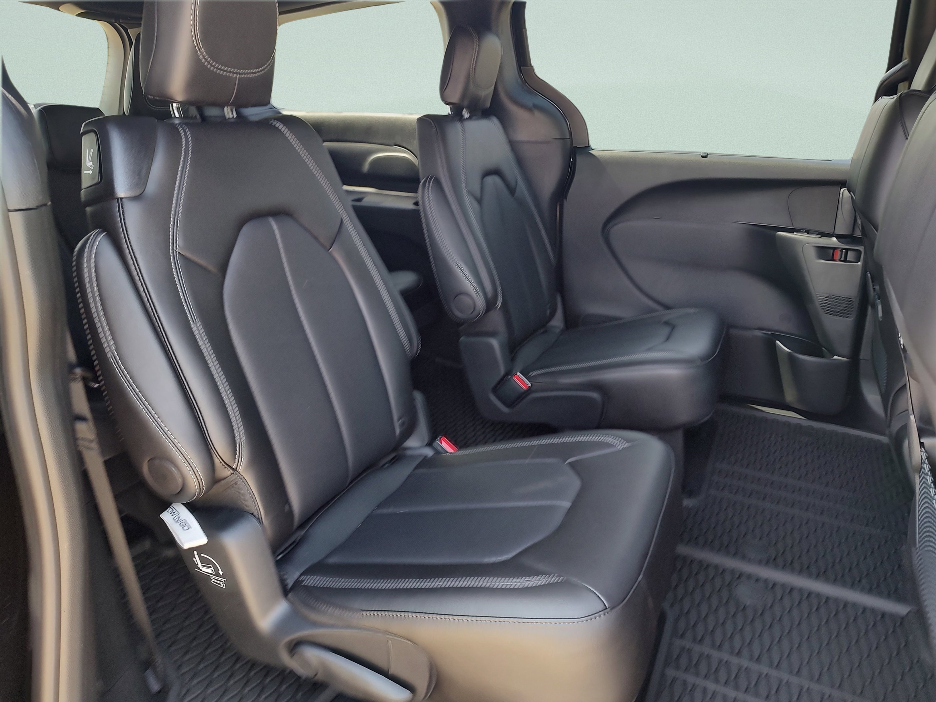 New 2026 Chrysler Pacifica Select w/ S Appearance Package FWD image 31