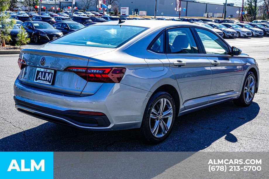 Used 2024 Volkswagen Jetta SE FWD image 6