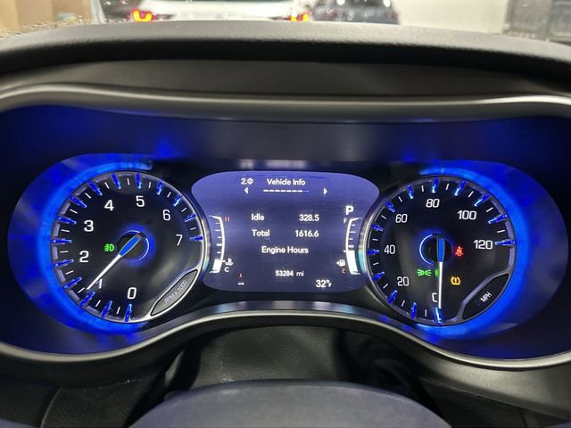 Used 2024 Chrysler Pacifica Touring-L image 14