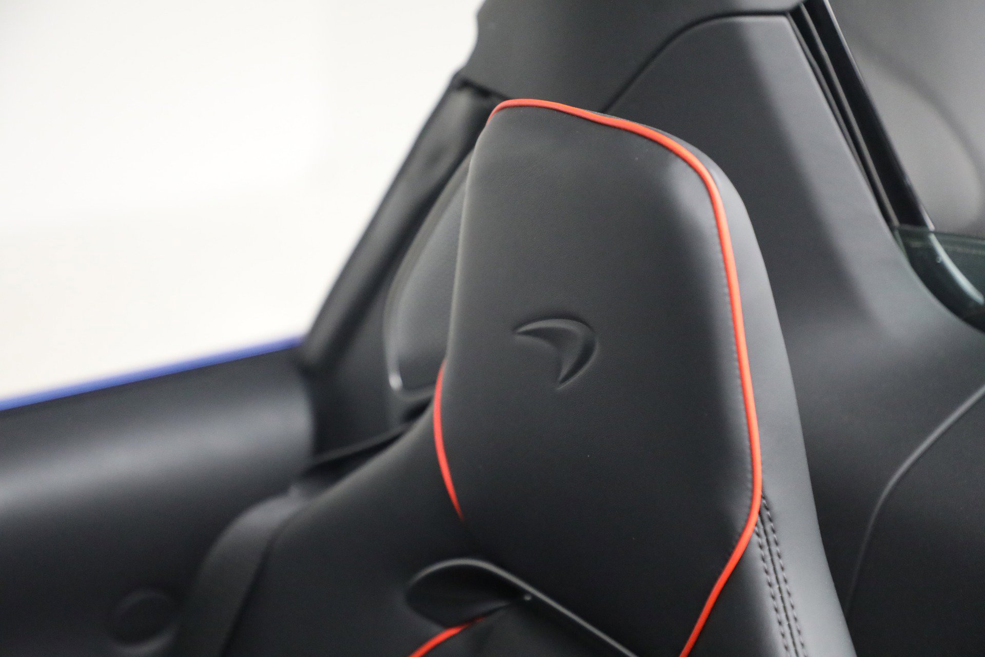 Used 2025 McLaren Artura Spider image 30