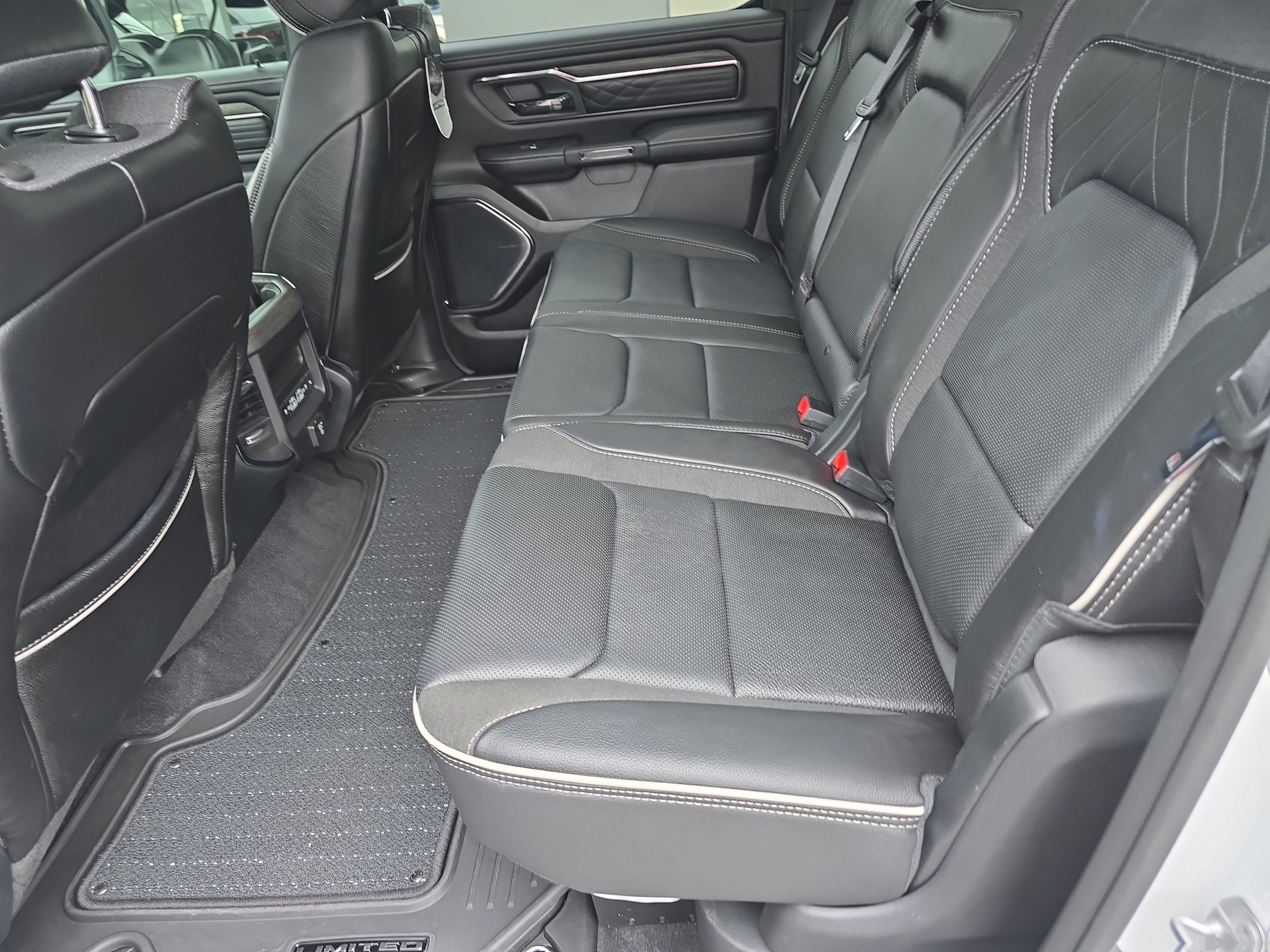 Used 2025 RAM 1500 Limited AWD/4WD image 17