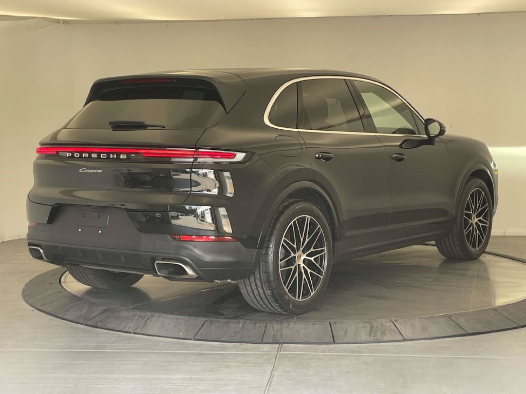 Certified 2025 Porsche Cayenne AWD/4WD image 7