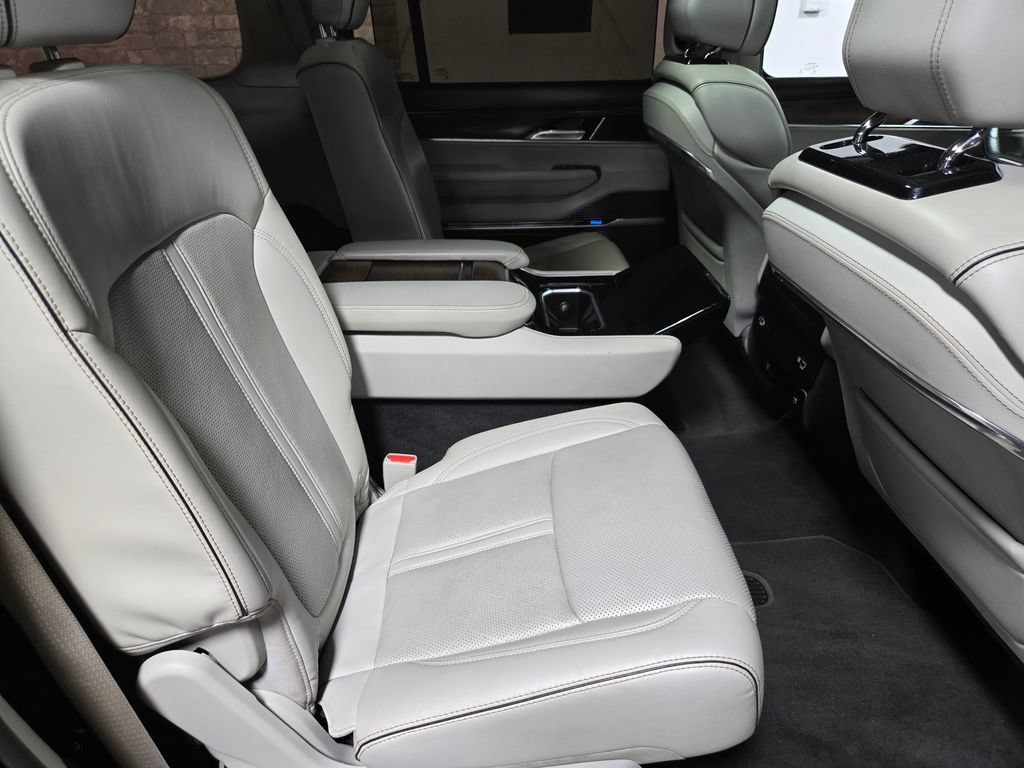 Used 2022 Jeep Grand Wagoneer Series II w/ Premium Group II AWD/4WD image 55