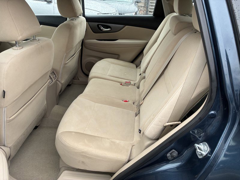 Used 2015 Nissan Rogue S image 16