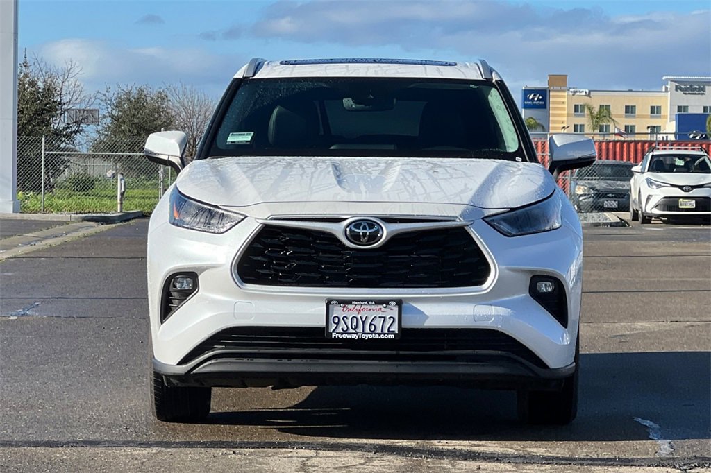 Certified 2025 Toyota Highlander XLE image 11