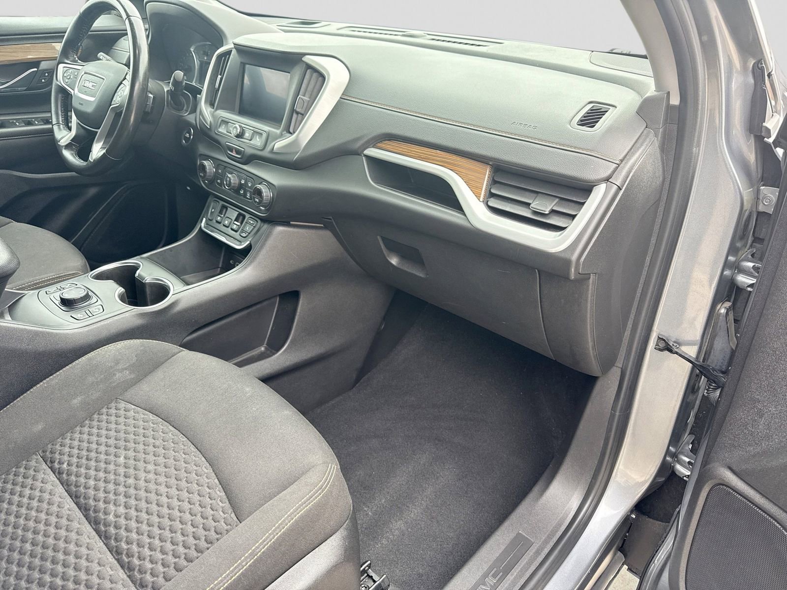 Used 2020 GMC Terrain SLE w/ Driver Convenience Package image 8