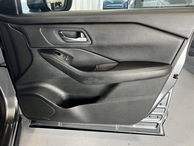 Used 2024 Nissan Rogue SV image 25