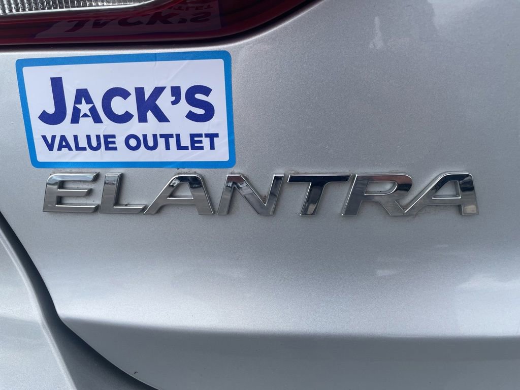 Used 2017 Hyundai Elantra SE w/ SE A/T Tech Package 03 FWD image 6