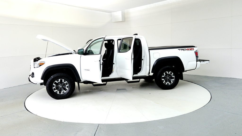 Certified 2022 Toyota Tacoma TRD Off-Road w/ Technology Package AWD/4WD image 10