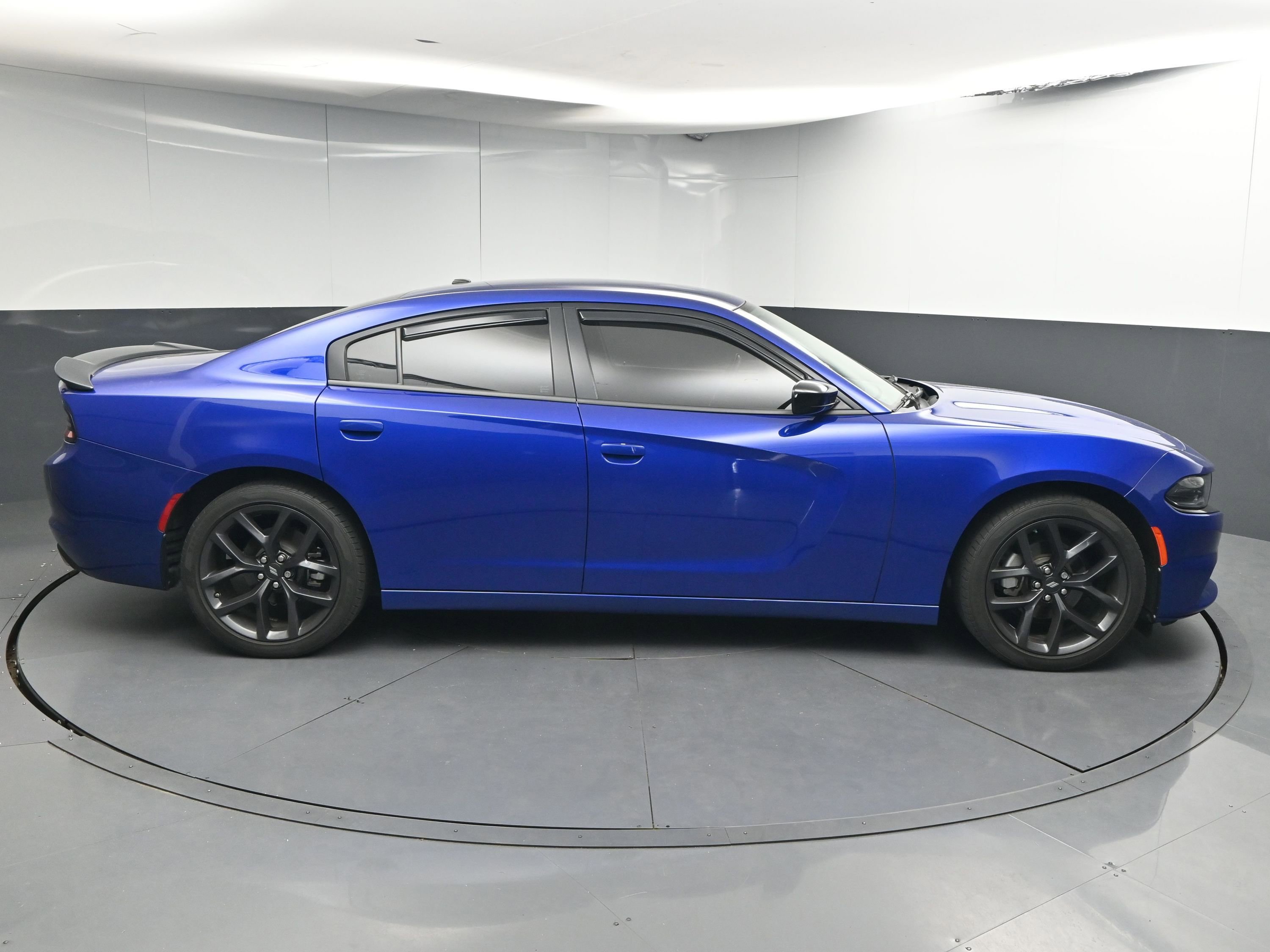 Used 2022 Dodge Charger SXT w/ Blacktop Package RWD image 9
