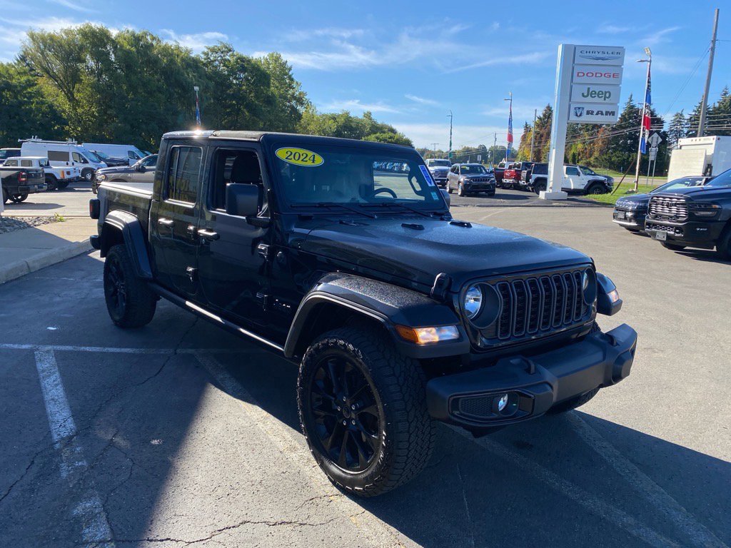 Used 2024 Jeep Gladiator Sport image 7
