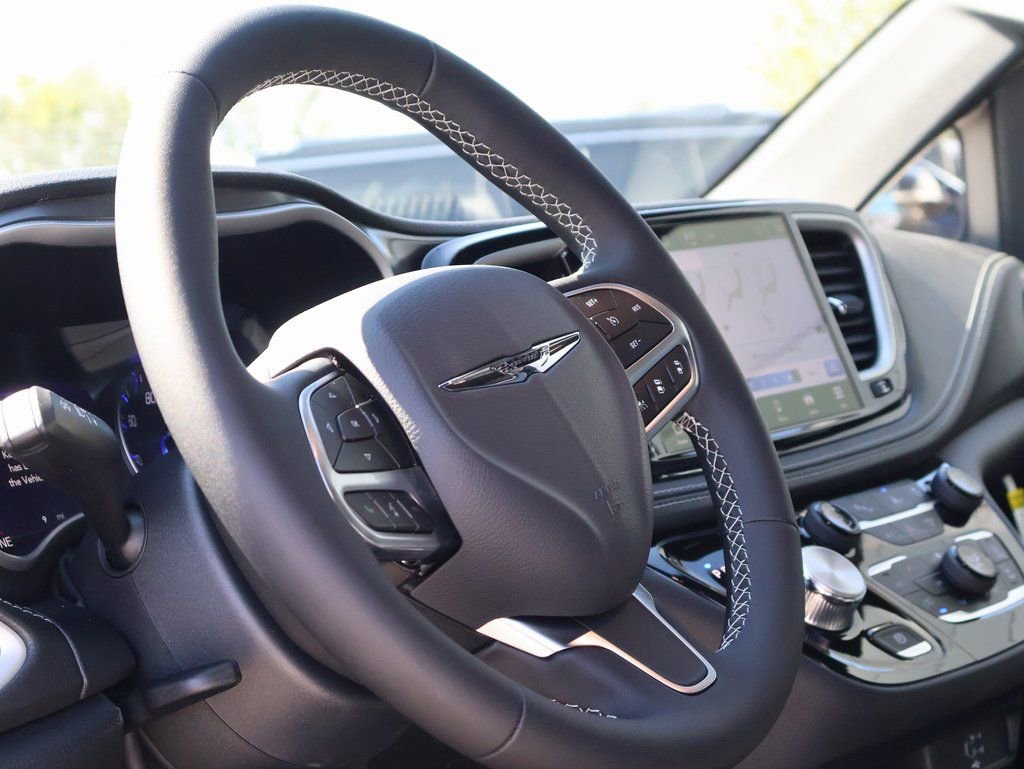 New 2026 Chrysler Pacifica Select image 24