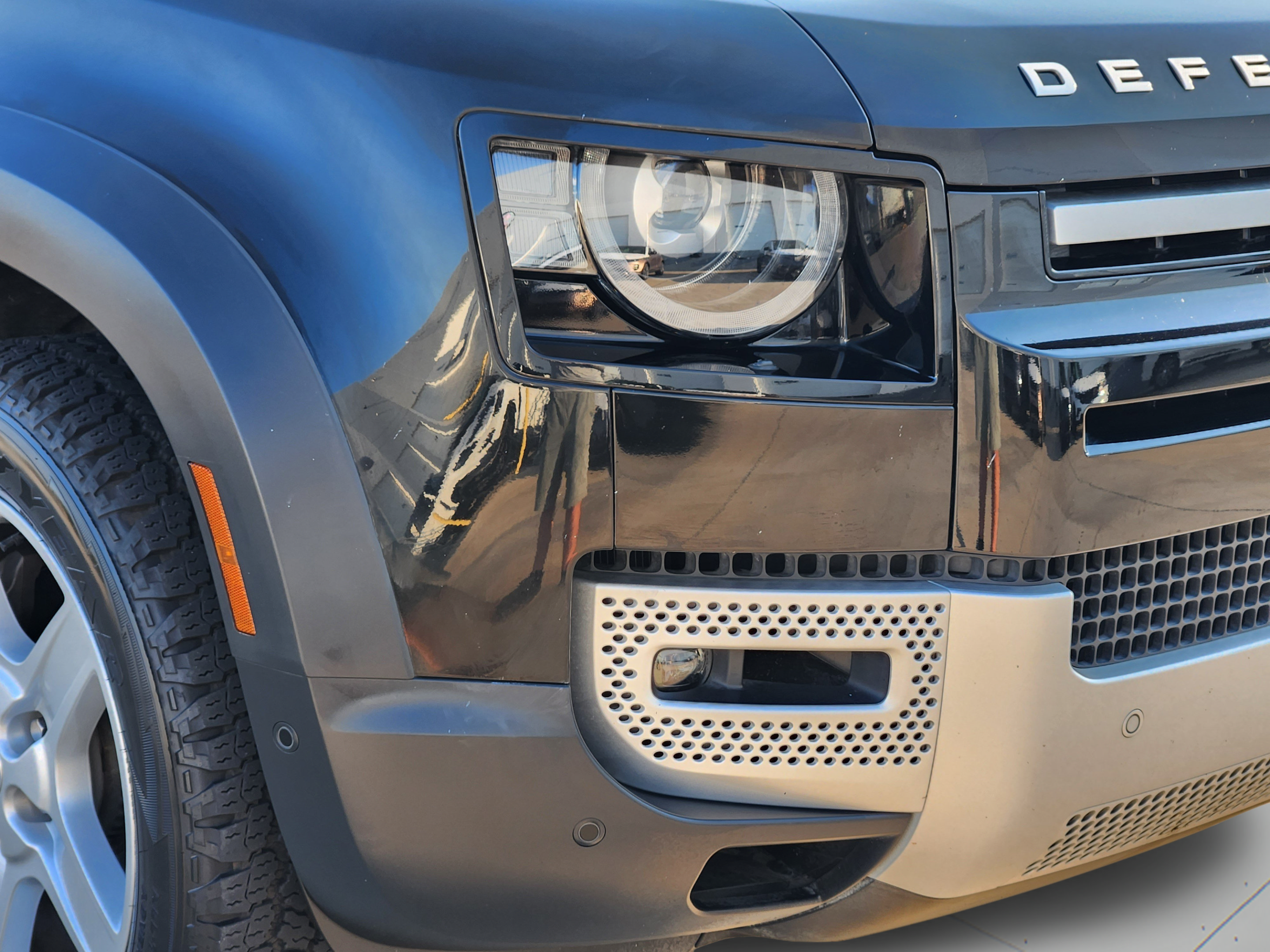 Certified 2022 Land Rover Defender 110 SE AWD/4WD image 31
