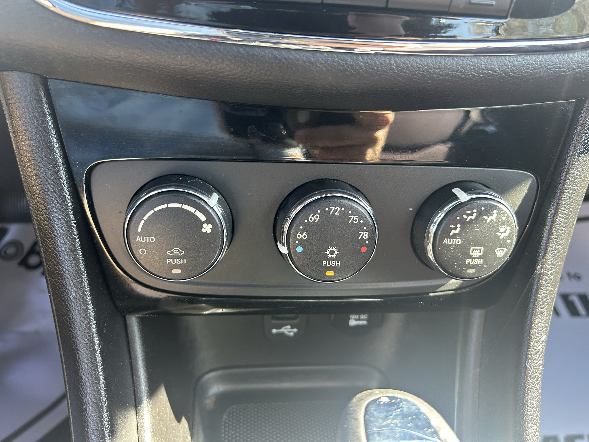 Used 2014 Chrysler 200 Touring w/ Cold Weather Group FWD image 12