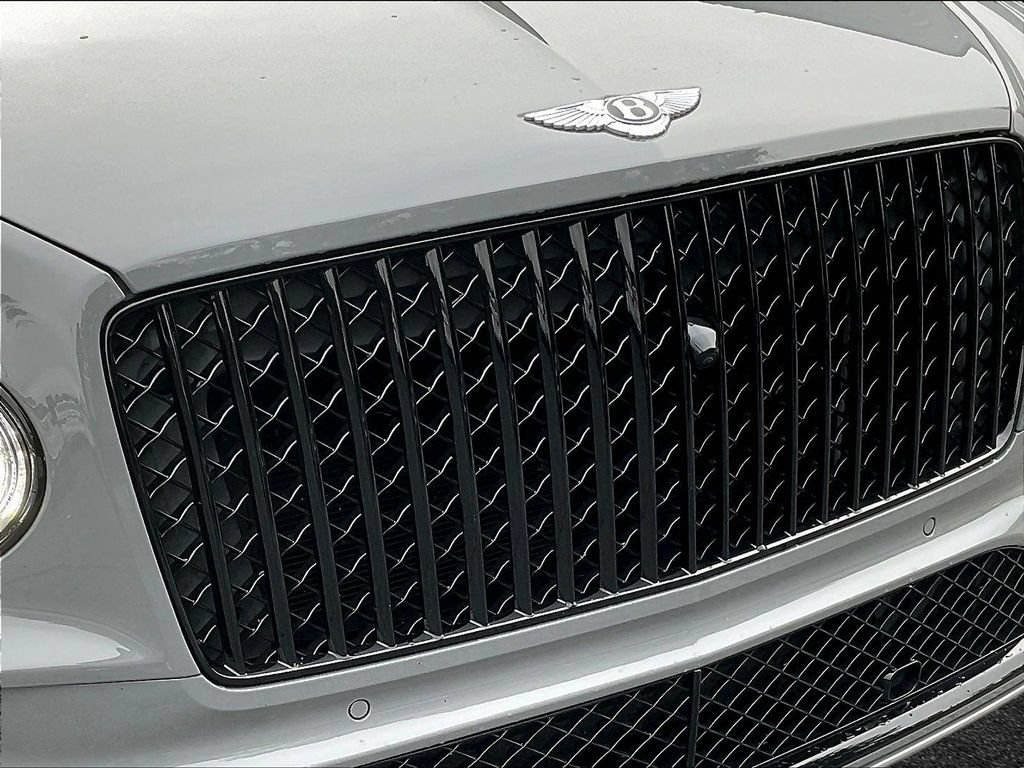 Used 2023 Bentley Bentayga Extended Wheelbase AWD/4WD image 29