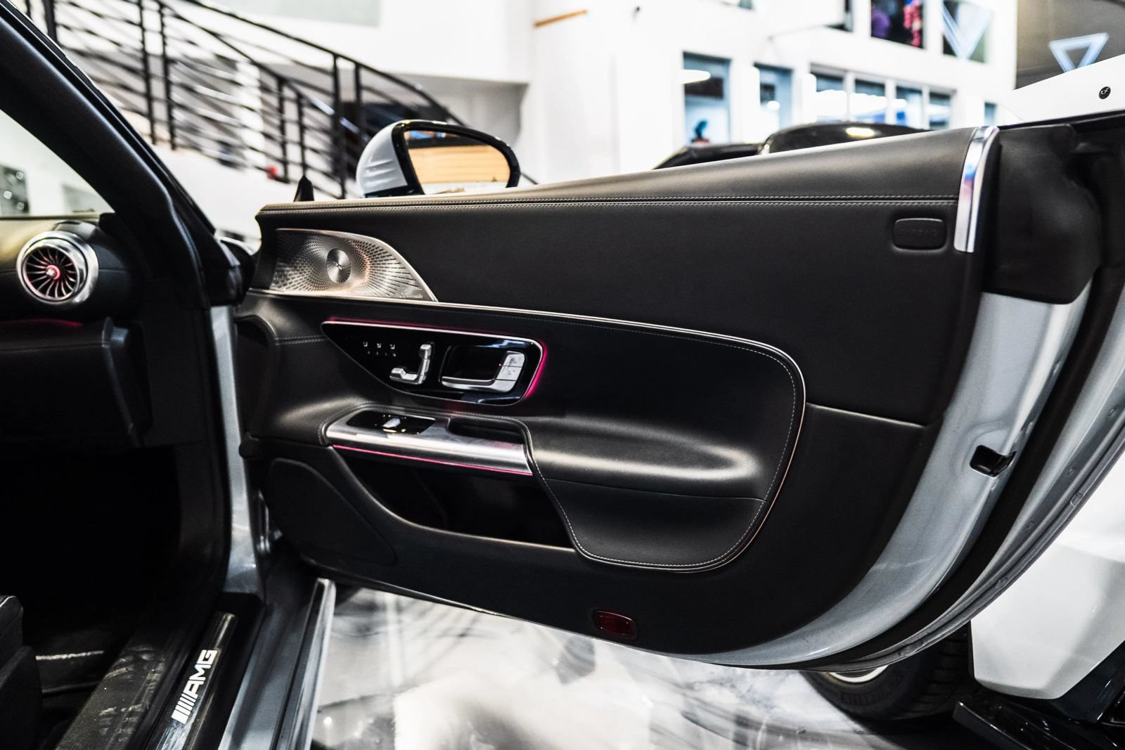 Used 2022 Mercedes-Benz SL 55 AMG 4MATIC image 10