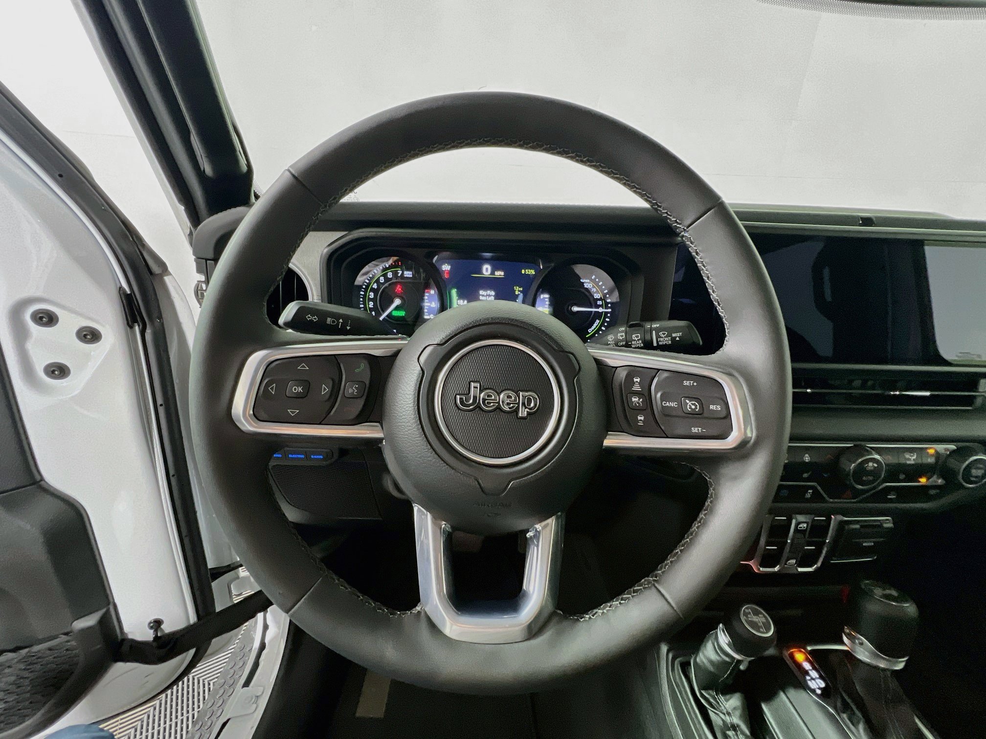 Used 2025 Jeep Wrangler Unlimited Sahara AWD/4WD image 16
