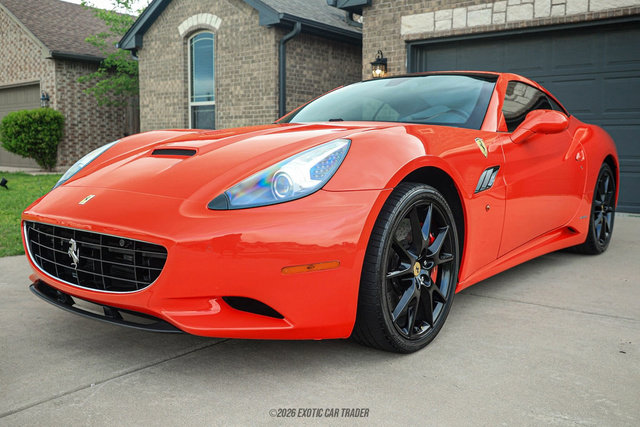 Used 2012 Ferrari California RWD image 17