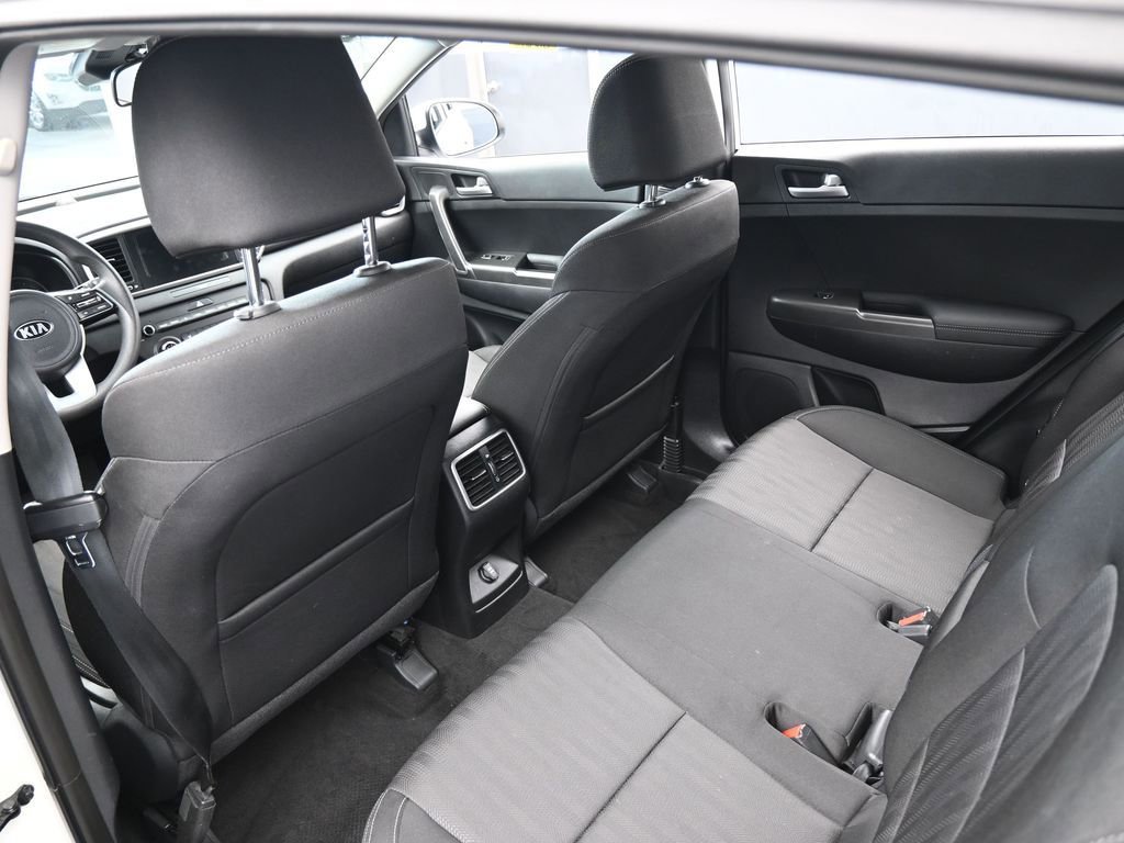 Used 2020 Kia Sportage LX image 32