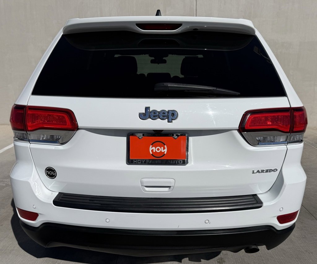 Used 2020 Jeep Grand Cherokee Laredo image 4
