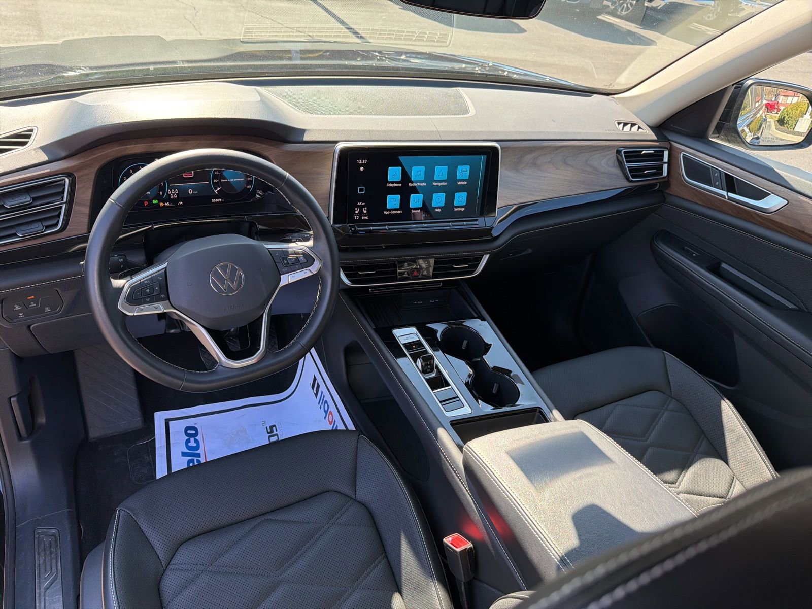 Used 2025 Volkswagen Atlas SE AWD/4WD image 21