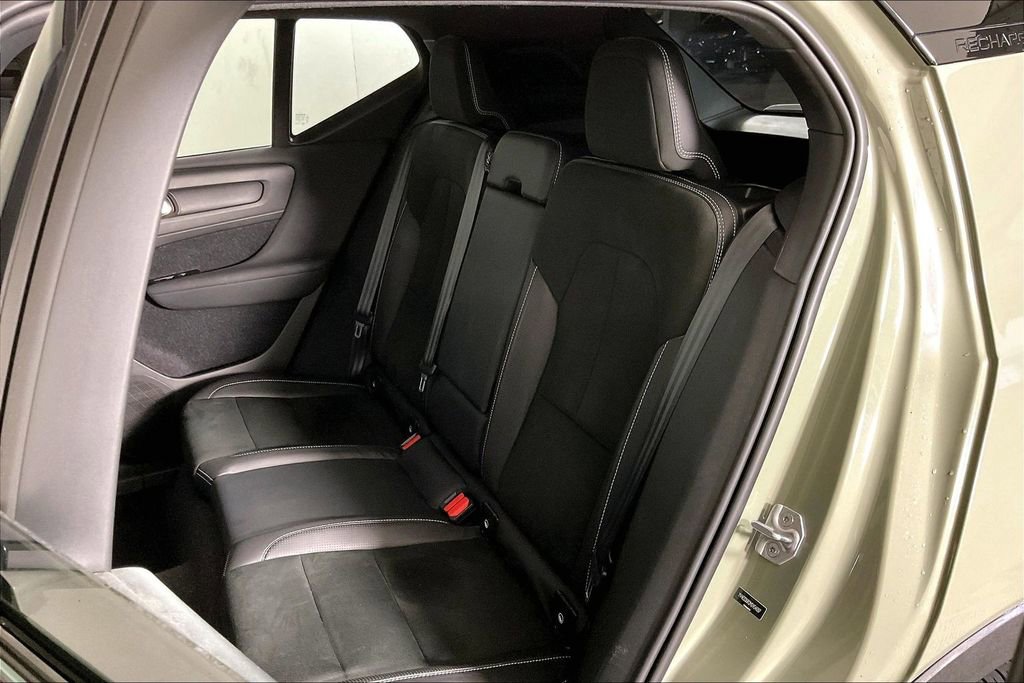 Used 2021 Volvo XC40 P8 Recharge image 25