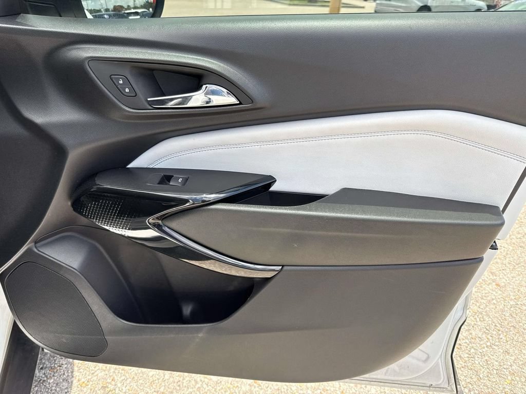 Used 2025 Chevrolet Trax LT FWD image 14