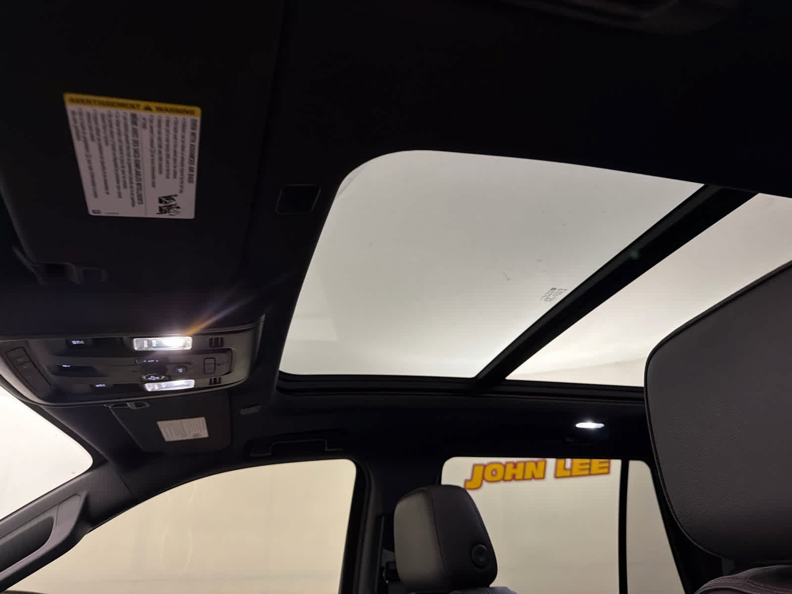 Used 2022 Chevrolet Tahoe RST w/ Luxury Package AWD/4WD image 15