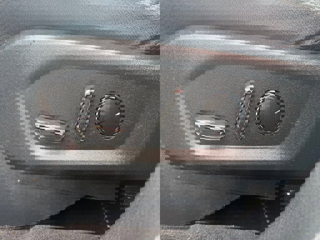 Used 2018 Ford Explorer XLT image 19