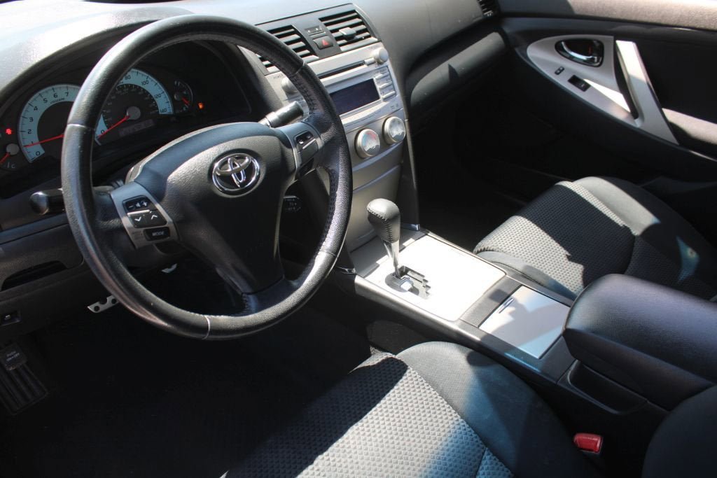 Used 2011 Toyota Camry SE w/ SE Extra-Value Pkg #1 FWD image 9
