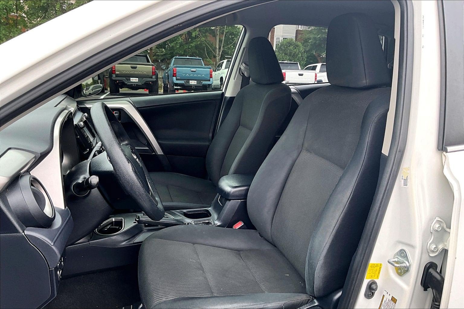 Used 2016 Toyota RAV4 LE AWD/4WD image 23