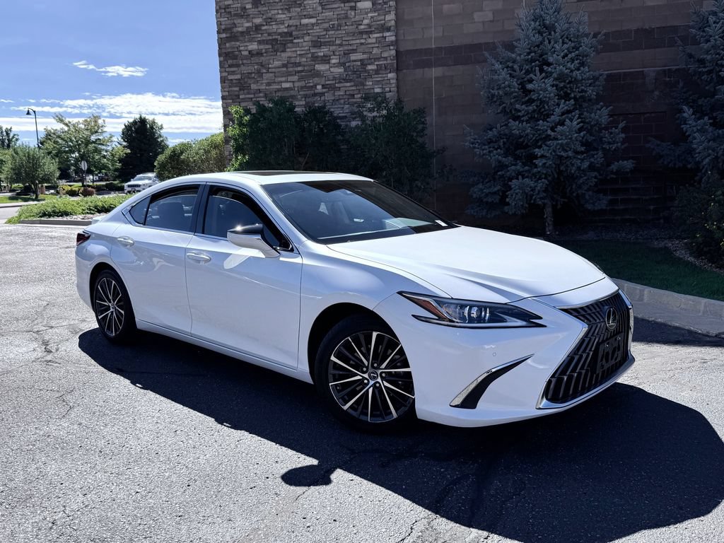 Used 2023 Lexus ES 300h w/ Premium Package FWD image 2