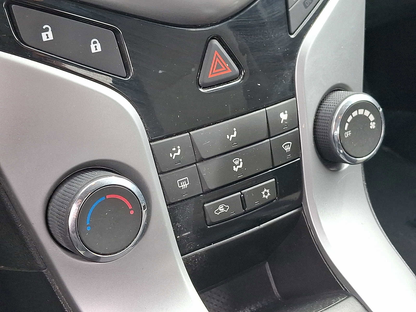 Used 2013 Chevrolet Cruze LS FWD image 16